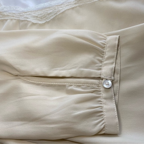 Abercrombie & Fitch cream blouse v neckline with lace trim elastic waist Medium - Picture 11 of 11